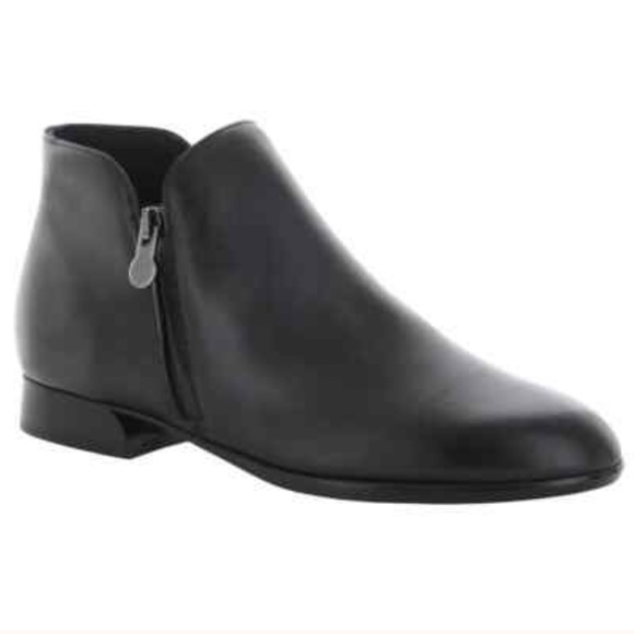 MUNRO AVEREE ANKLE BOOTS